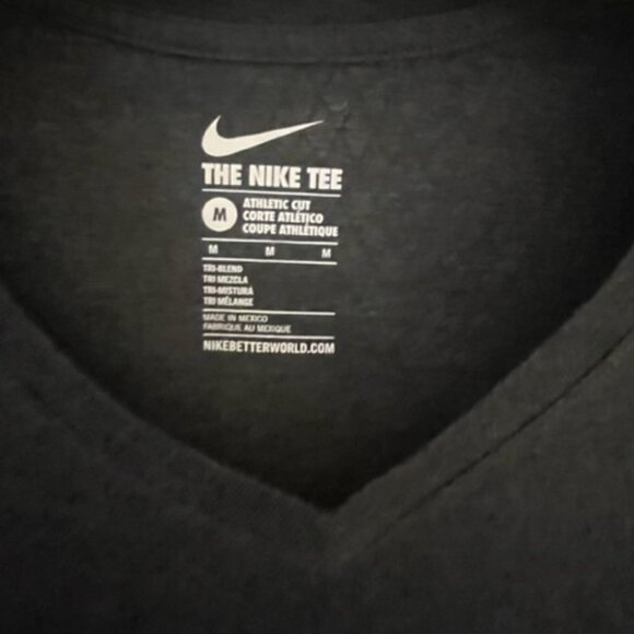 Nike Sportswear Women's T-Shirt Grey Short Sleeve Crew Neck Casual Top Sz Medium - Picture 2 of 3